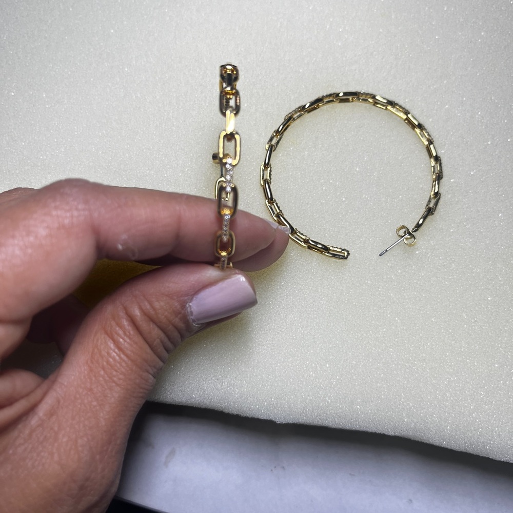 Pave link hoops earrings - Picture 6 of 7